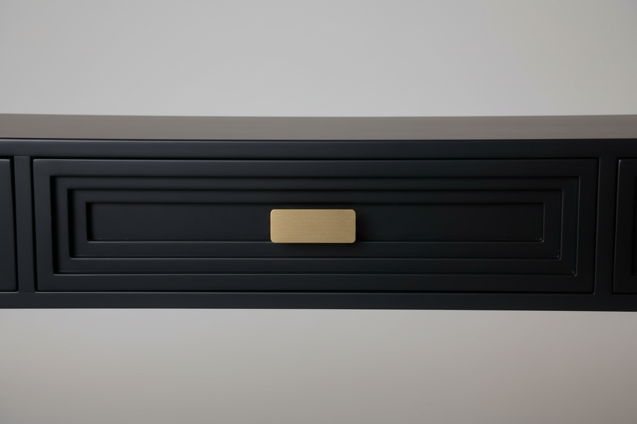 Black Console — Detail